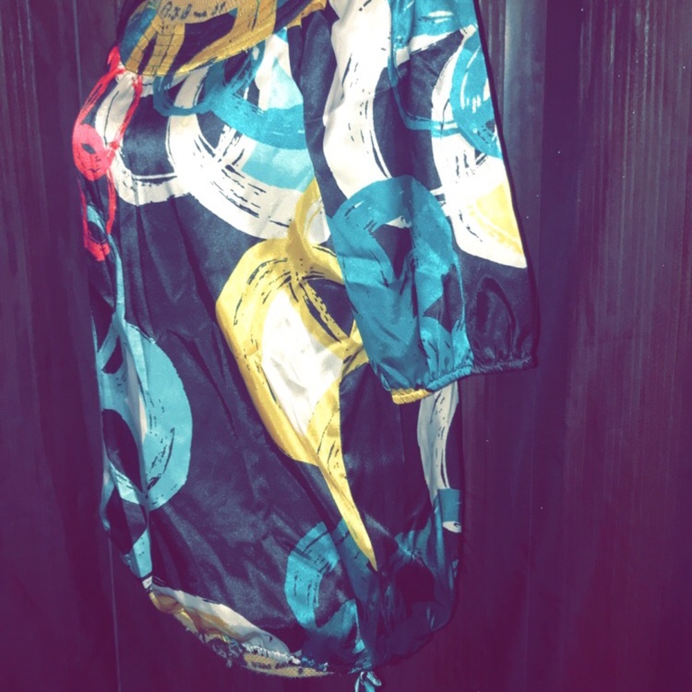 Multi Color Top. - Picture 2 of 4